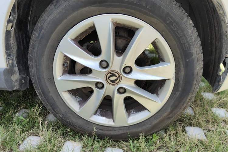 Used Dongfeng Fengon 330 2014 1.5L Manual Comfort Version DK15-02 Right Front Wheel Hub