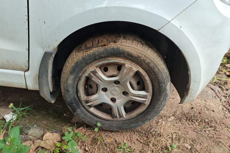 Used Dongfeng Fengon 330 2014 1.5L Manual Utility Version DK15 Right Front Wheel Hub