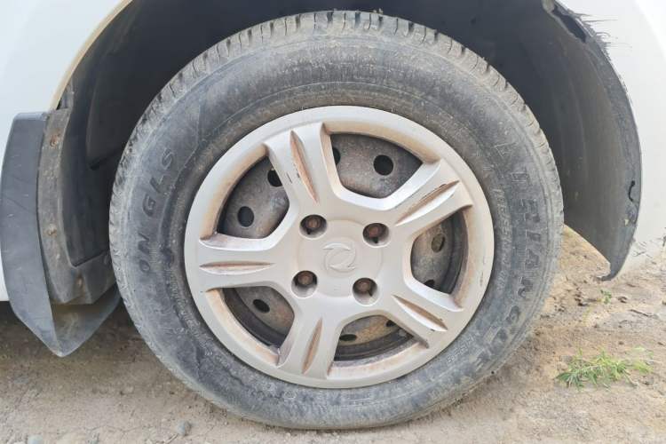 Used Dongfeng Fengon 330 2014 1.2L Manual Practical Version DK12-07 Right Front Wheel Hub