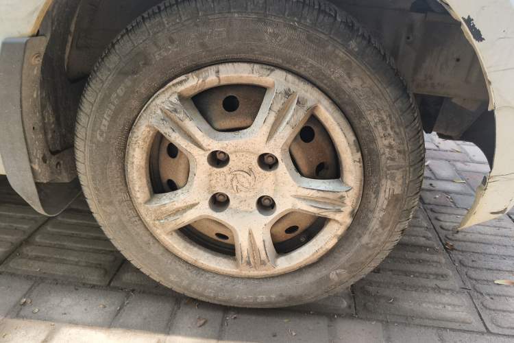 Used Dongfeng Fengon 330 2014 1.2L Manual Practical Version DK12-07 Right Front Wheel Hub