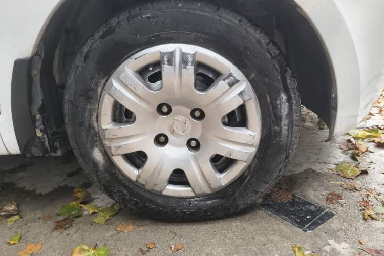Used Dongfeng Fengon 330 2014 1.5L Manual Utility Version DK15 Right Front Wheel Hub