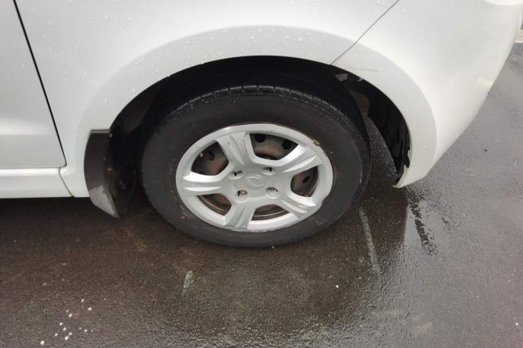 Used Dongfeng Fengon 330 2014 1.5L Manual Utility Version DK15 Right Front Wheel Hub