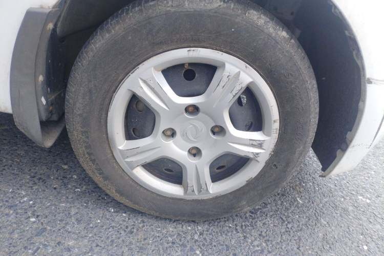Used Dongfeng Fengon 330 2014 1.5L Manual Utility Version DK15 Right Front Wheel Hub