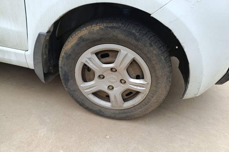Used Dongfeng Fengon 330 2014 1.5L Manual Utility Version DK15 Right Front Wheel Hub