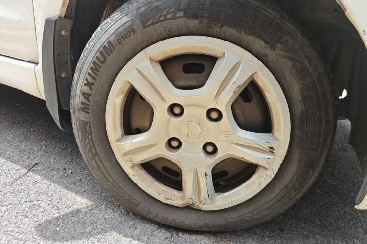 Used Dongfeng Fengon 330 2014 1.5L Manual Utility Version DK15 Right Front Wheel Hub