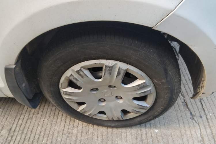 Used Dongfeng Fengon 330 2014 1.5L Manual Utility Version DK15 Right Front Wheel Hub