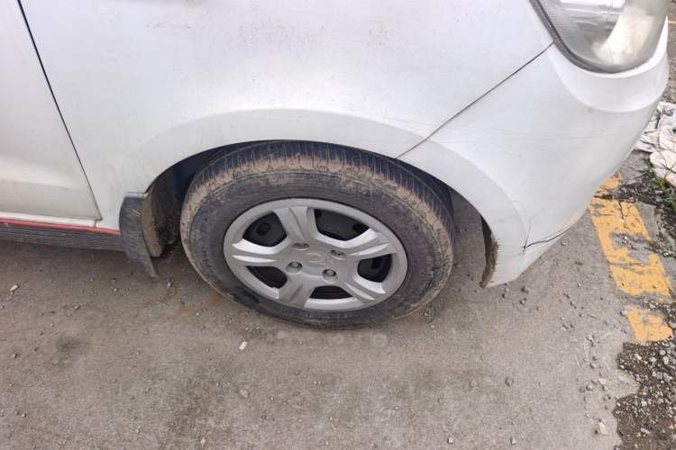 Used Dongfeng Fengon 330 2014 1.5L Manual Utility Version DK15 Right Front Wheel Hub
