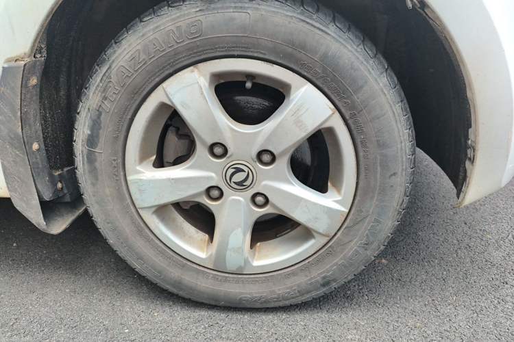 Used Dongfeng Fengon 330 2014 1.5L Manual Comfort Version DK15-02 Right Front Wheel Hub