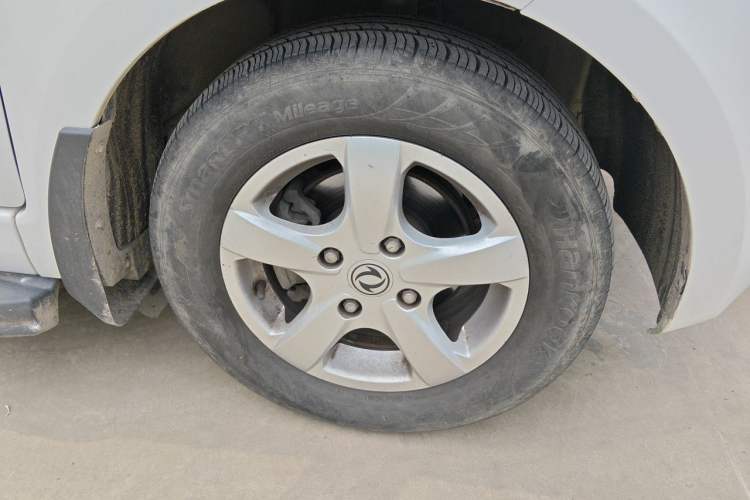 Used Dongfeng Fengon 330 2014 1.5L Manual Utility Version DK15 Right Front Wheel Hub