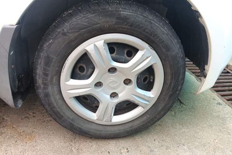 Used Dongfeng Fengon 330 2014 1.5L Manual Utility Version DK15 Right Front Wheel Hub