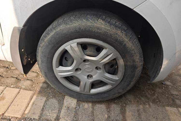 Used Dongfeng Fengon 330 2014 1.5L Manual Utility Version DK15 Right Front Wheel Hub