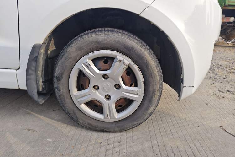 Used Dongfeng Fengon 330 2014 1.5L Manual Utility Version DK15 Right Front Wheel Hub