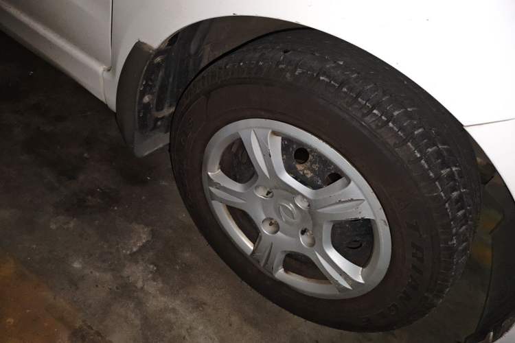 Used Dongfeng Fengon 330 2014 1.5L Manual Utility Version DK15 Right Front Wheel Hub