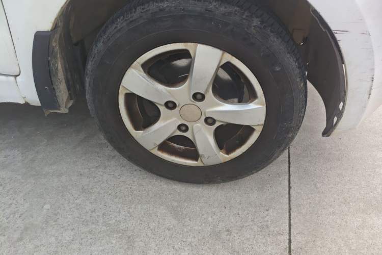 Used Dongfeng Fengon 330 2014 1.5L Manual Standard Edition DK15-02 Right Front Wheel Hub