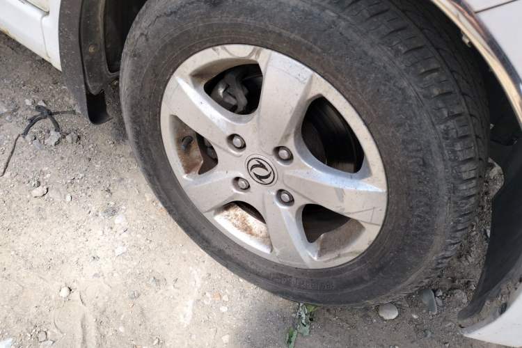 Used Dongfeng Fengon 330 2014 1.5L Manual Comfort Version DK15-02 Right Front Wheel Hub