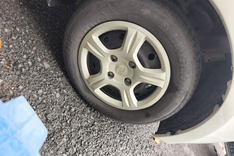 Used Dongfeng Fengon 330 2014 1.5L Manual Utility Version DK15 Right Front Wheel Hub