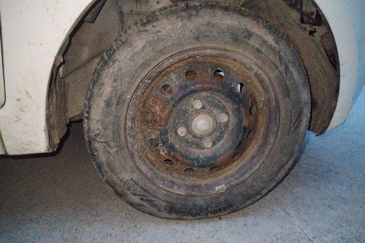 Used Dongfeng Fengon 330 2014 1.5L Manual Utility Version DK15 Right Front Wheel Hub