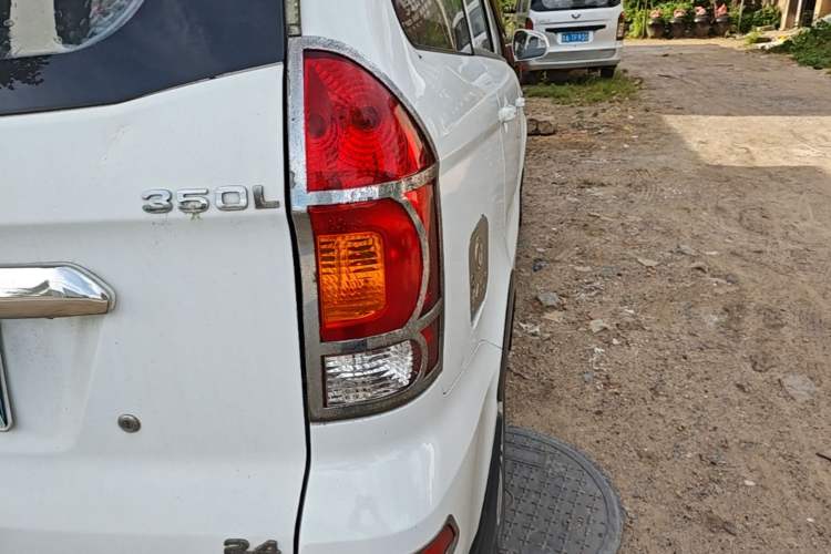 Used Dongfeng Fengon 330 2014 1.5L Manual Utility Version DK15 Right Rear Taillight