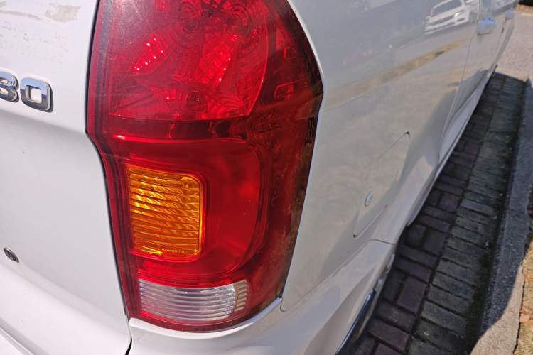 Used Dongfeng Fengon 330 2014 1.5L Manual Utility Version DK15 Right Rear Taillight