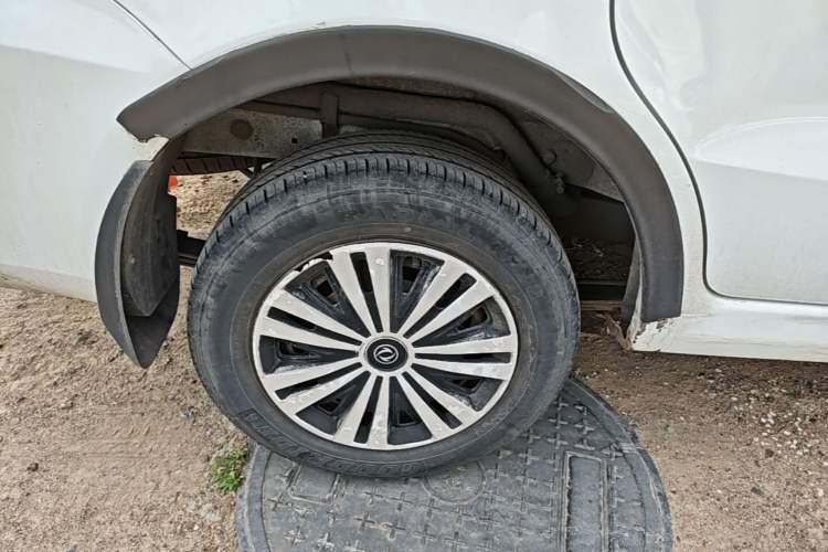 Used Dongfeng Fengon 330 2014 1.5L Manual Utility Version DK15 Right Rear Wheel Hub
