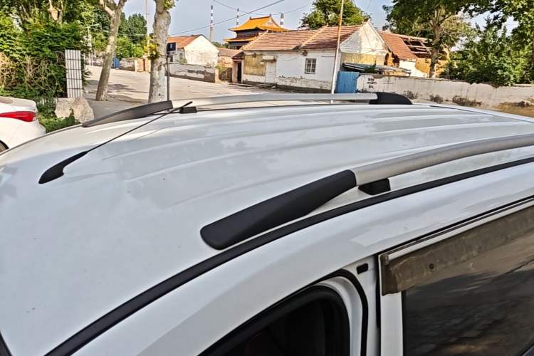 Used Dongfeng Fengon 330 2014 1.5L Manual Utility Version DK15 Roof