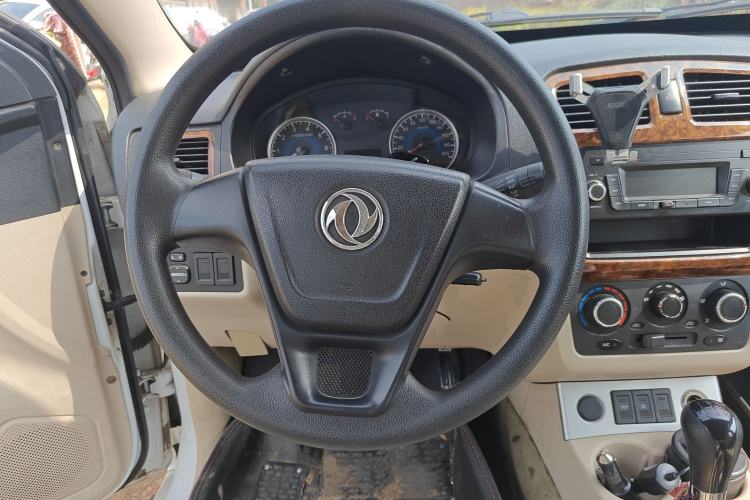 Used Dongfeng Fengon 330 2014 1.5L Manual Utility Version DK15 Steering Wheel