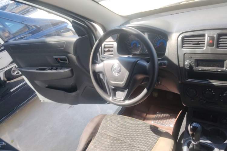 Used Dongfeng Fengon 330 2014 1.5L Manual Utility Version DK15 Steering Wheel
