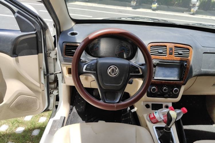 Used Dongfeng Fengon 330 2014 1.5L Manual Comfort Version DK15-02 Steering Wheel