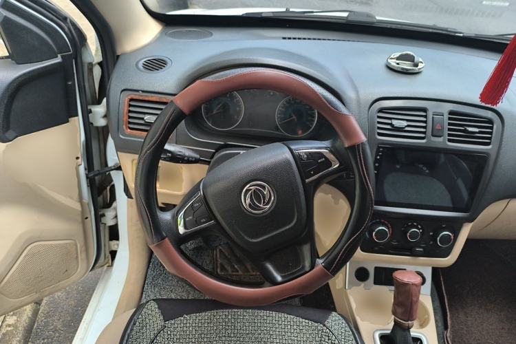 Used Dongfeng Fengon 330 2014 1.5L Manual Comfort Version DK15-02 Steering Wheel