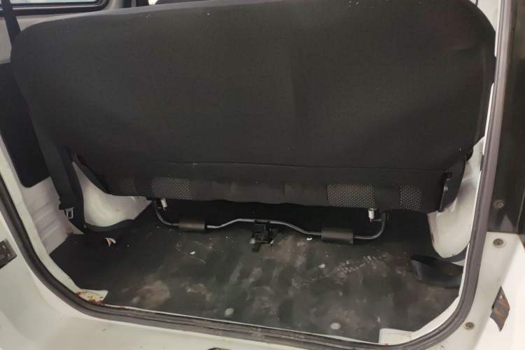 Used Dongfeng Fengon 330 2014 1.2L Manual Practical Version DK12-07 Trunk