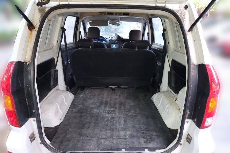 Used Dongfeng Fengon 330 2014 1.5L Manual Standard Edition DK15-02 Trunk