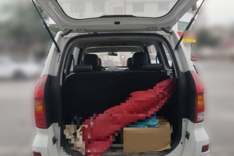 Used Dongfeng Fengon 330 2014 1.5L Manual Standard Edition DK15-02 Trunk