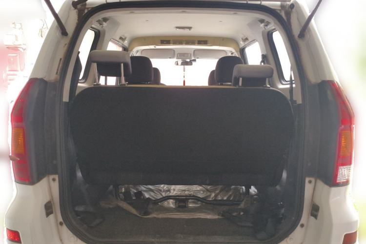Used Dongfeng Fengon 330 2014 1.5L Manual Standard Edition DK15-02 Trunk