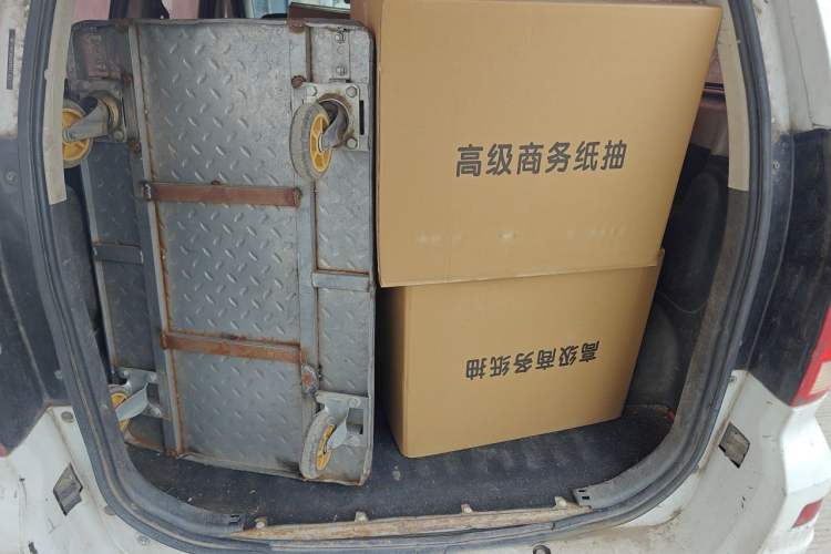 Used Dongfeng Fengon 330 2014 1.2L Manual Practical Version DK12-07 Trunk