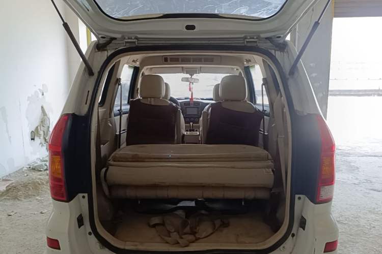 Used Dongfeng Fengon 330 2014 1.5L Manual Utility Version DK15 Trunk