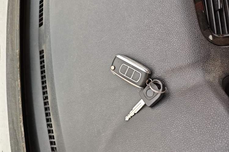 Used Dongfeng Fengon 330 2014 1.5L Manual Utility Version DK15 Vehicle Key