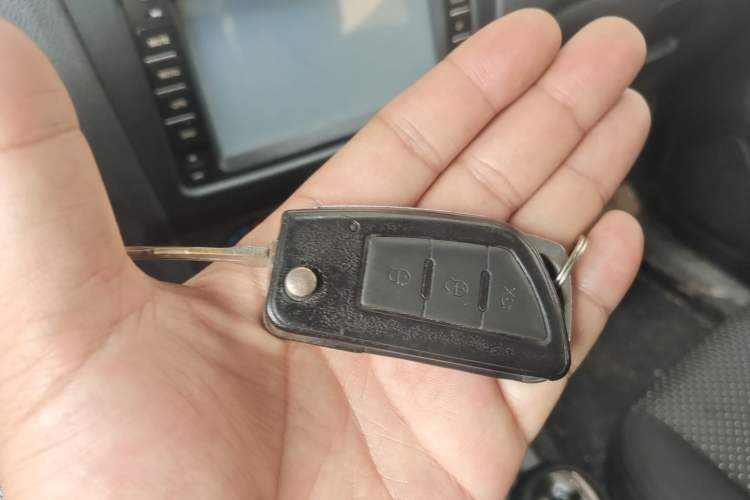 Used Dongfeng Fengon 330 2014 1.2L Manual Practical Version DK12-07 Vehicle Key