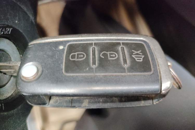 Used Dongfeng Fengon 330 2014 1.3L Manual Utility Version DK13-07 Vehicle Key