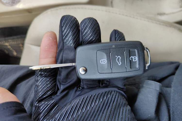 Used Dongfeng Fengon 330 2014 1.5L Manual Comfort Version DK15-02 Vehicle Key