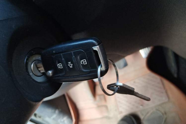 Used Dongfeng Fengon 330 2014 1.5L Manual Utility Version DK15 Vehicle Key