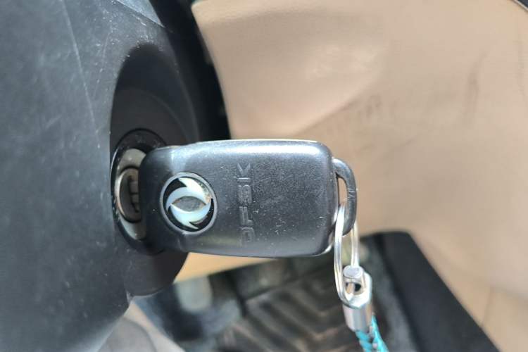 Used Dongfeng Fengon 330 2014 1.5L Manual Comfort Version DK15-02 Vehicle Key