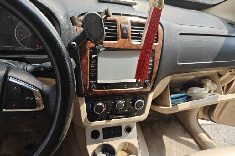 Used Dongfeng Fengon 330 2014 1.5L Manual Comfort Version DK15-02 Audio And AC Panel