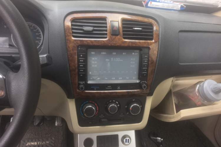 Used Dongfeng Fengon 330 2014 1.5L Manual Standard Edition DK15-02 Audio And AC Panel