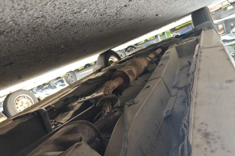 Used Dongfeng Fengon 330 2014 1.5L Manual Comfort Version DK15-02 Chassis Front Left