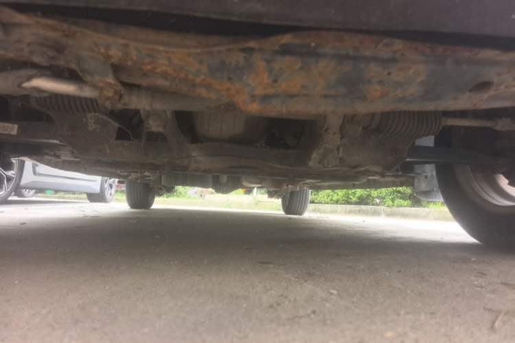 Used Dongfeng Fengon 330 2014 1.5L Manual Standard Edition DK15-02 Chassis Front