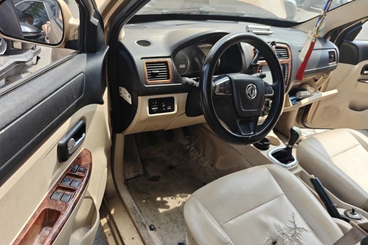 Used Dongfeng Fengon 330 2014 1.5L Manual Comfort Version DK15-02 Driver Seat