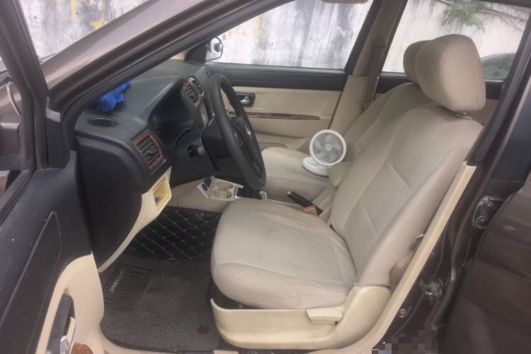 Used Dongfeng Fengon 330 2014 1.5L Manual Standard Edition DK15-02 Driver Seat