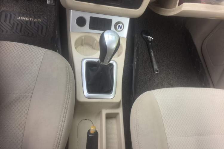 Used Dongfeng Fengon 330 2014 1.5L Manual Standard Edition DK15-02 Gear Lever