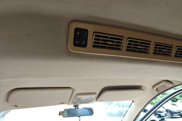 Used Dongfeng Fengon 330 2014 1.5L Manual Comfort Version DK15-02 Headliner