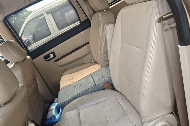 Used Dongfeng Fengon 330 2014 1.5L Manual Comfort Version DK15-02 Left Rear Seat